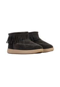 Stivali alla caviglia in suede nero con colletto frangiato, dotati di cuciture a contrasto e suola in gomma beige, progettati per comfort e facilità d'uso.