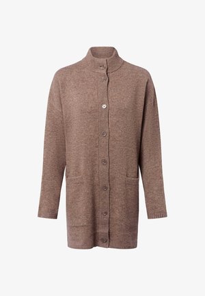 Bruine cardigan van zacht breiwerk, met een hoge kraag, knoopsluiting aan de voorkant en twee zakken aan de voorkant.