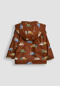 Impermeabile marrone con un motivo giocoso di auto e cani colorati. Include un cappuccio e ha una texture liscia e impermeabile.