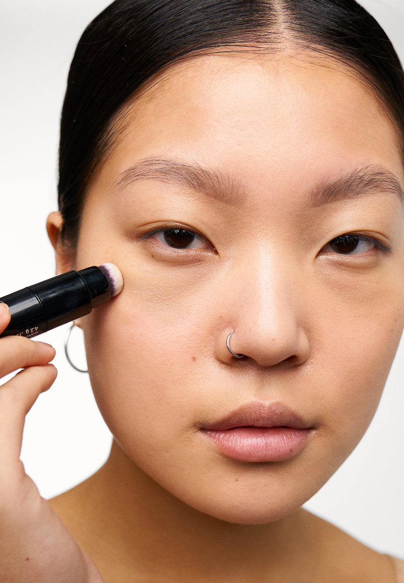 IsaDora CONTOUR STICK'N BRUSH Contouring cool beige/beige Zalando.at