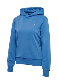 Blå huvtröja gjord av mjukt material. Har en kenguruficka, ribbade muddar och en liten vit logotyp på bröstet.