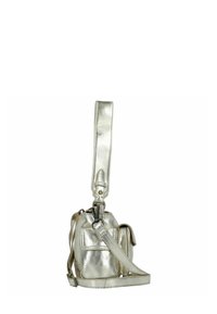 Metallische silberne Handtasche mit strukturiertem Format. Verfügt über einen abnehmbaren, verstellbaren Tragriemen und eine kleine Vorderasche. Glatte Textur mit glänzender Oberfläche.