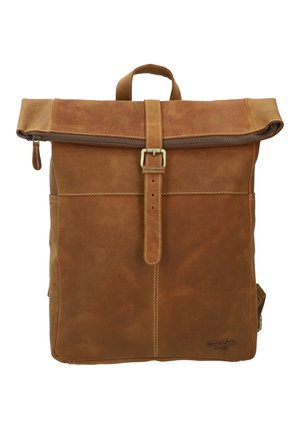 Zaino in pelle marrone con design a roll-top, dotato di zip metallica e chiusura con fibbia, cuciture visibili e una maniglia robusta.
