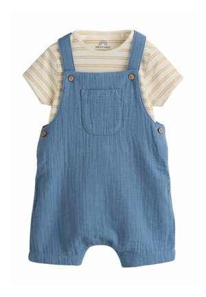Beiges Kurzarmshirt mit Streifen, kombiniert mit blauem Baby-Strampler aus Baumwolle mit Vorderfach und Holzknöpfen.