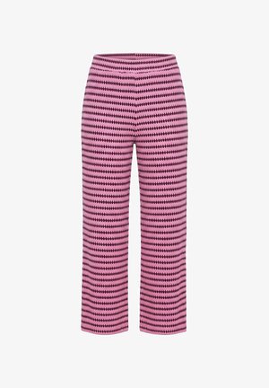 Pantaloni rosa lavorati a maglia con taglio a gamba larga e motivi orizzontali a goccia neri.