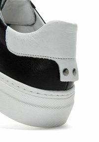 Derimod Sneakers basse - black