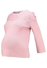 T-shirt de maternité rose avec des manches trois-quarts, doté d'un détail en dentelle sur le corsage et d'une partie inférieure ajustée et extensible.