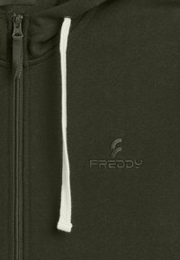 Freddy CAPPUCCIO CON TASCHE MARSUPIO - Felpa con zip - kalamata green