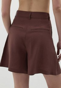 Calliope BERMUDA - Shorts - marrone