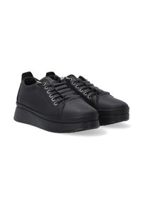 Schwarze Ledersneaker mit runder Zehenform, schnürbarem Design, gepolstertem Kragen und klobiger Gummisohle. Mit silbernen Ösen.