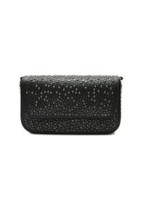 Borsa a pochette nera con superficie texturizzata decorata con borchie metalliche. Presenta una chiusura a pattina e una forma rettangolare elegante.