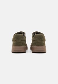 Friboo Sneakersy niskie