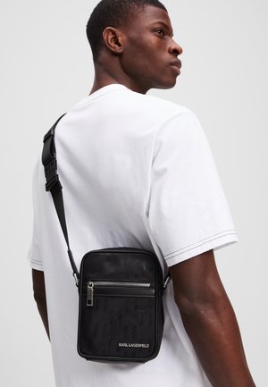 Cross body bag - black