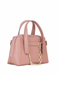 Borsa in pelle rosa pallido con doppio manico superiore, accento in catena dorata, chiusura con zip e dettaglio di tasca laterale. Finitura testurizzata.