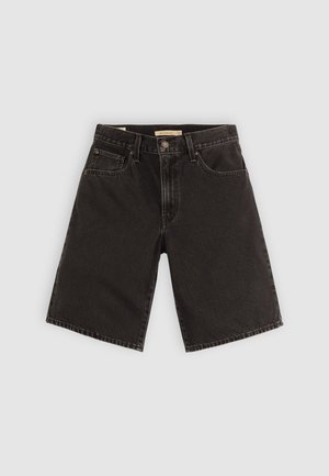 Shorts in denim nero con taglio dritto, cinque tasche e accessori metallici, realizzati in un tessuto testurizzato e dotati di una vita standard.