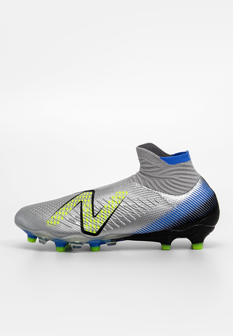 Fußballschuhe für festen Untergrund