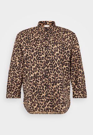 Camisa de botão em padrão de leopardo nas cores castanho e preto, com colarinho clássico, mangas longas e um corte descontraído com um hem ligeiramente curvado.