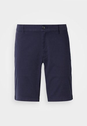 Pantaloni corti blu navy con fronte piatto, chiusura a bottoni e tasche laterali. Realizzati in tessuto leggero con una texture morbida.