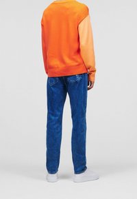 KARL LAGERFELD Stickad tröja - orange