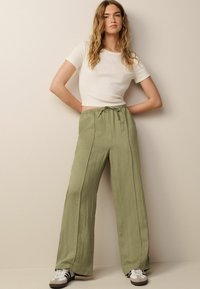 Next DRAWSTRING WIDE LEG - Auduma bikses - khaki green