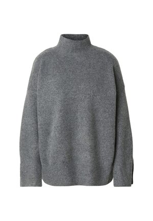 Grå genser med høy hals laget av mykt, teksturert materiale. Har en avslappet passform med senkede skuldre og sidesplitter ved kanten.