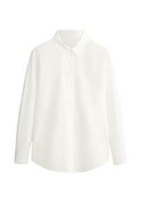 Chemise blanche à manches longues, boutonnée, col pointu et poignets, présentée sur un fond blanc uni.