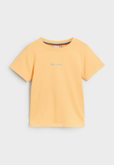 Žluté bavlněné tričko s krátkým rukávem a kulatým výstřihem. Na přední straně vyšívané logo "Paul Smith" v modré barvě. Jednoduchý design.