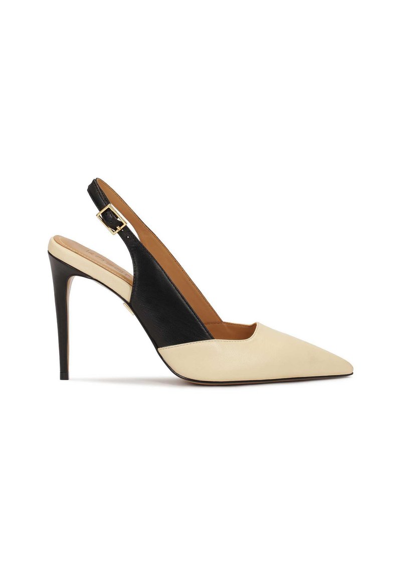 Sandal con tacco a punta, caratterizzata da un retro in pelle nera e un davanti crema. Alto tacco a stiletto con cinturino regolabile e fibbia dorata.