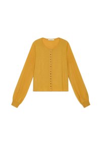 Cardigan jaune moutarde en maille douce, avec manches longues, encolure arrondie et une rangée de boutons métalliques sur le devant.