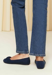 Friends Like These Balerinos stiliaus laivutės - navy blue