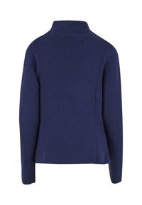 Marineblauer Strickpullover mit hohem Kragen, langen Ärmeln und lockerer Passform. Der strukturierte Stoff weist ein gleichmäßiges Rippmuster auf.