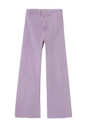 Pantalon lavande taille haute à jambes larges avec passants de ceinture, fermeture par bouton et détails de coutures avant, présenté sur fond blanc.