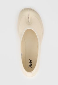 Δεν επιλέχθηκε, off white