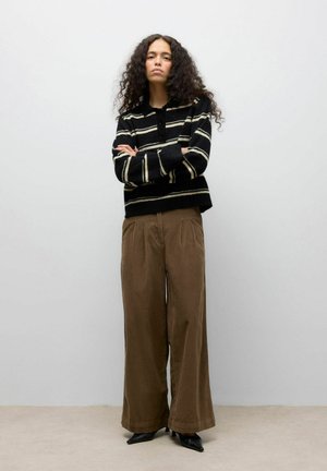 MIT WEITEM BEINSCHNITT AWTALA HOHE TAILLE  - Stoffhose - teak