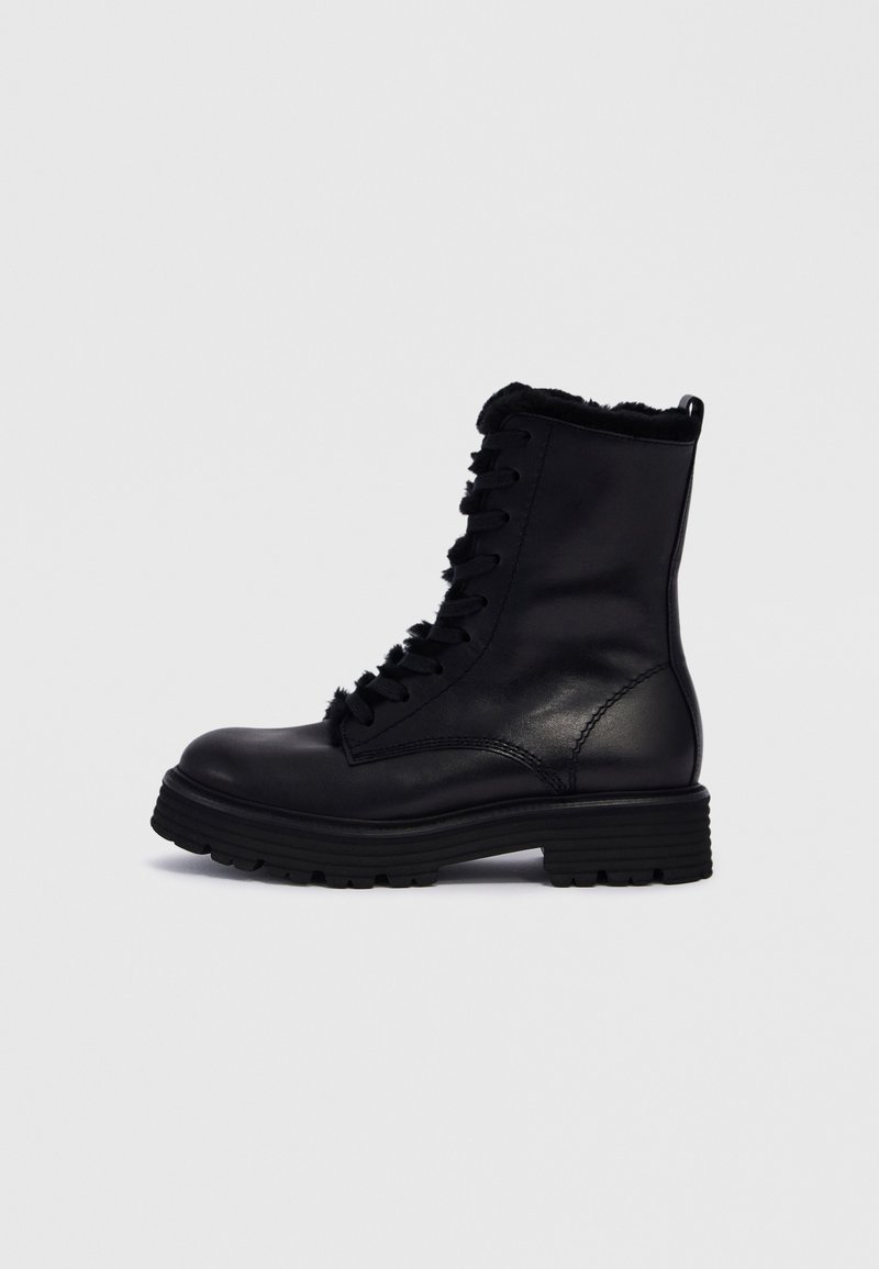 Botines con cordones