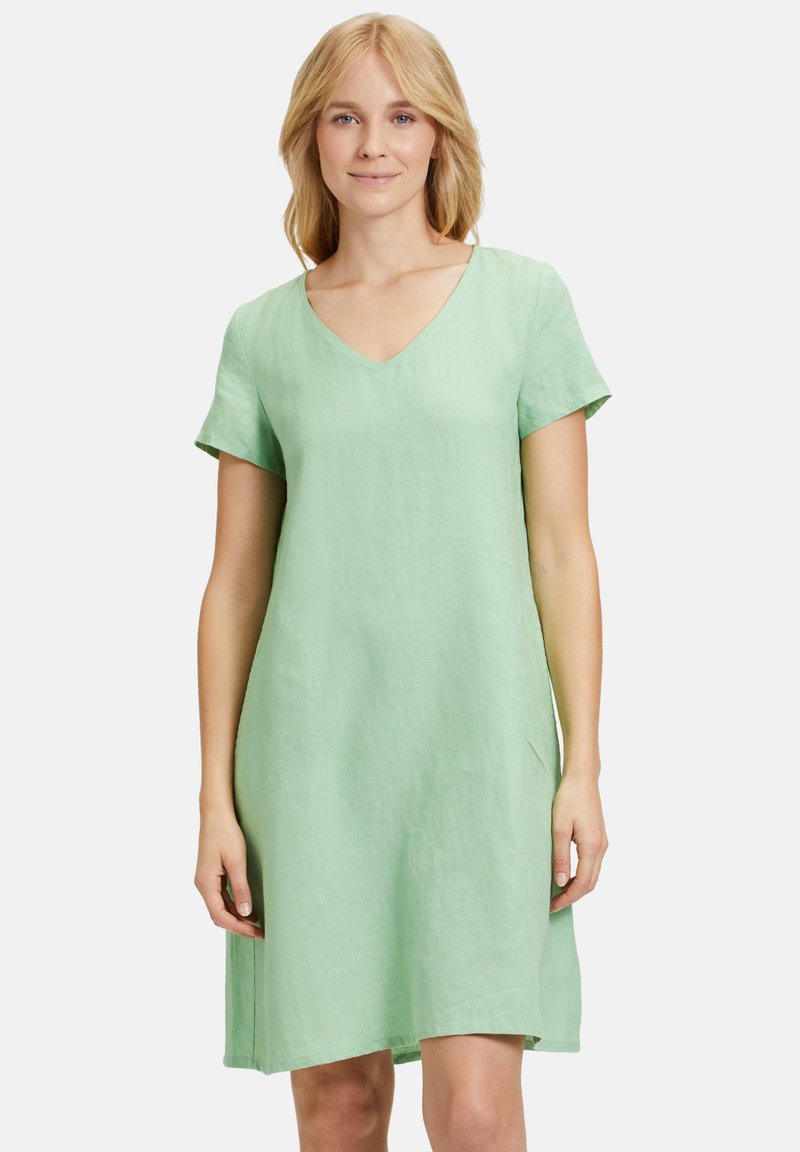Betty Barclay SOMMER MIT V-AUSSCHNITT - Denné šaty - zephyr green