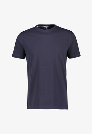 T-shirt bleu marine à manches courtes et col rond, avec un petit logo sur le côté gauche de la poitrine et une étiquette intérieure de col de marque.