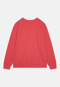 Rød sweatshirt med lange ermer, ribbestrikkede mansjetter og kant, design med rund hals, laget av mykt bomullsstoff, med en jevn tekstur.