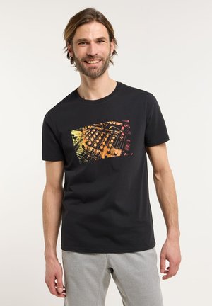 PHARELLO - T-shirt imprimé - black