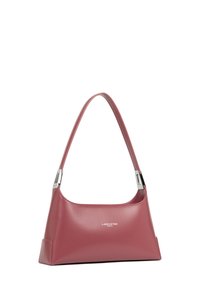 Borsa a spalla in pelle rosa con una finitura liscia, parte superiore arrotondata e base piatta. Presenta dettagli metallici e un logo del marchio sulla parte anteriore.