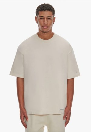 SUPER HEAVY BLANK - T-shirts - coconutmilk
