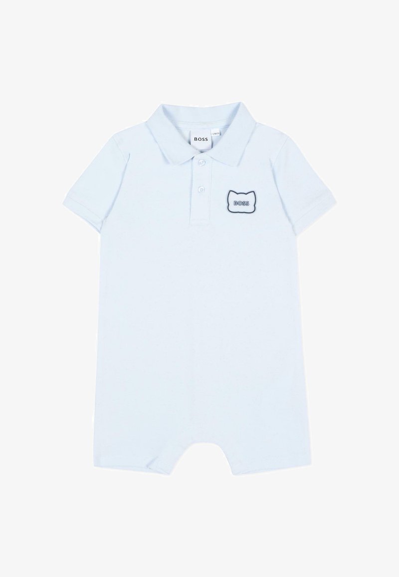 Grenouillère pour bébé à manches courtes bleu clair avec col, deux boutons, et une petite pièce en forme de chat portant l'inscription "BOSS" sur la poitrine.
