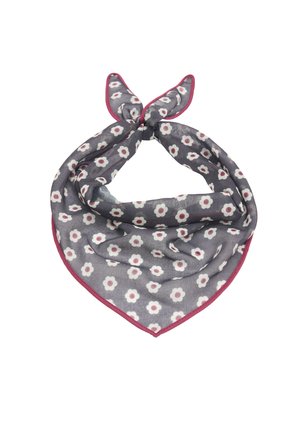 Szary trójkątny szal z białym i różowym wzorem kwiatowym, zawiązany na górze z widocznym węzłem i ciemnoróżowym obszyciem na krawędzi.