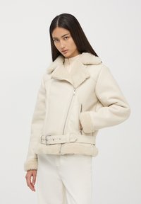 Terranova MONTONE SINTETICO - Giacca in similpelle - bianco lana