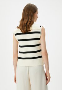 Koton REGULAR FIT - Striktrøje - black