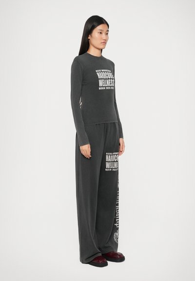 032c HARDCORE WELLNESS TIGHT LONGSLEEVE - Top s dlhým rukávom - black
