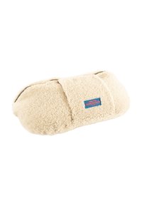 Bolsa de vellón en color blanco roto con una superficie suave y texturizada. Cuenta con cierre de cremallera y un pequeño parche con logo azul y rosa. Forma ovalada y compacta.