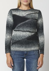 Koroshi Stickad tröja - black