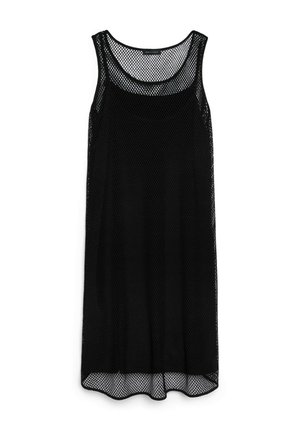 Černé síťované šaty bez rukávů s výstřihem do „U“ a volným střihem, vrstvené přes jednobarevnou černou spodničku, zobrazené na bílém pozadí.
