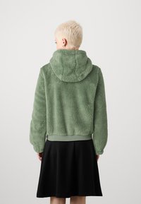 ONLY Petite ONLANNA CONTACT JACKET - Ziemas jaka - green